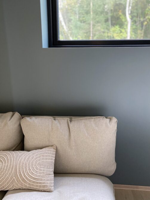 Soverom i tilbygg på hytte ved fjorden