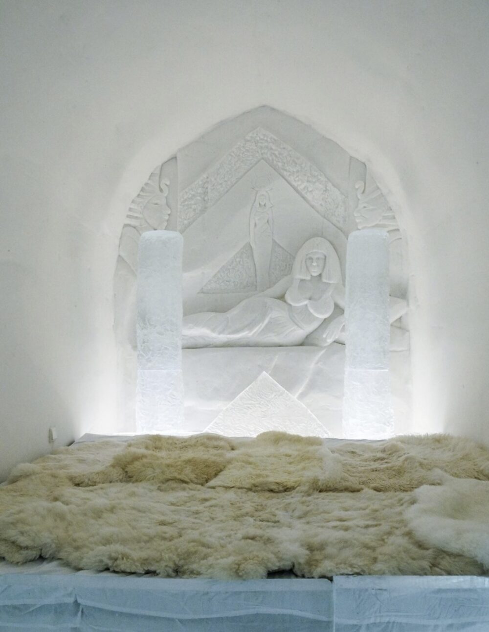 Flotte skulpturer på ishotellet på Arctic Wilderness Logde - Sorrisniva